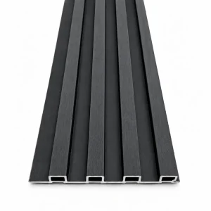 Wall panel interior WPC metal negro, tira ranurada negra vista desde el extremo